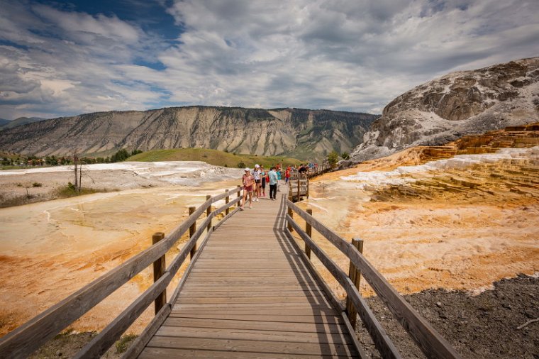 038 Yellowstone NP, mammoth hot springs.jpg